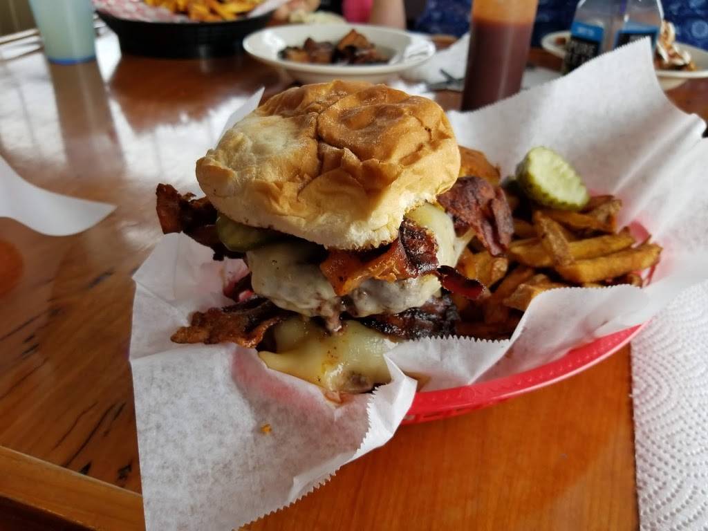 Porkys Place & Backyard BBQ | restaurant | 7404 Ethan Allen Hwy, New Haven, VT 05472, USA | 8028772600 OR +1 802-877-2600