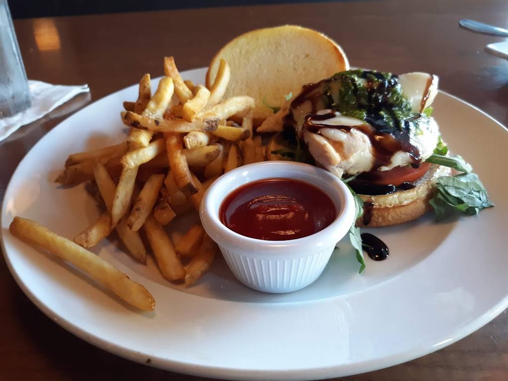 Tavern at Mission Farms | restaurant | 10681 Mission Rd, Leawood, KS 66206, USA | 9132136588 OR +1 913-213-6588