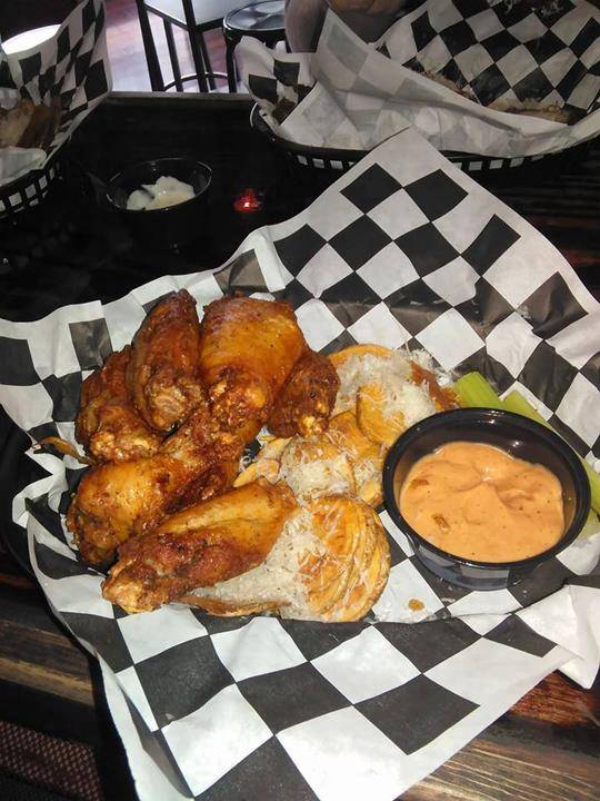 Roosters Pub | restaurant | 201 W Main St, Staunton, IL 62088, USA | 6186356100 OR +1 618-635-6100