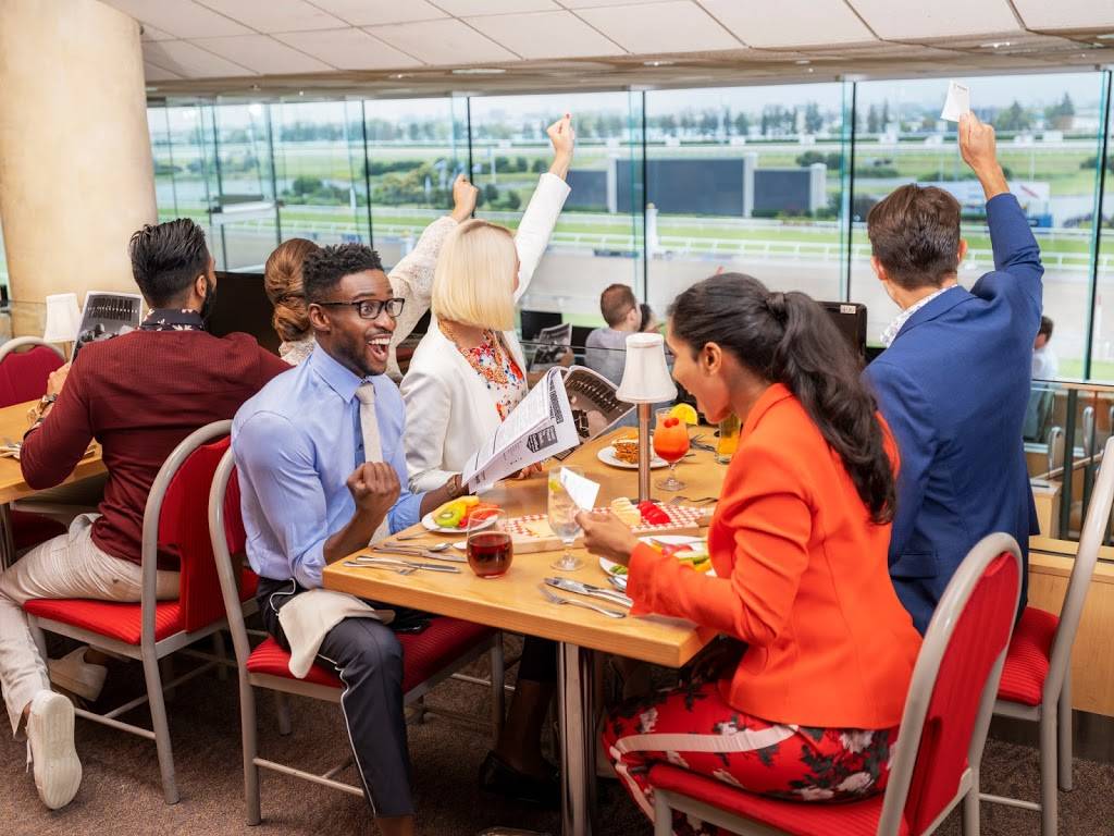 Favourites Dining Room | restaurant | 555 Rexdale Blvd, Etobicoke, ON M9W 5L2, Canada | 4166757223 OR +1 416-675-7223