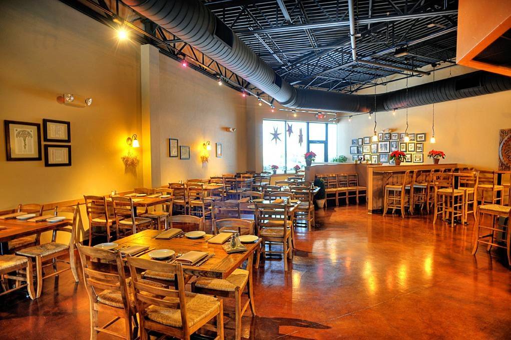 Carmellas an Italian Bistro | restaurant | 716 N Casaloma Dr, Appleton, WI 54913, USA | 9208824044 OR +1 920-882-4044