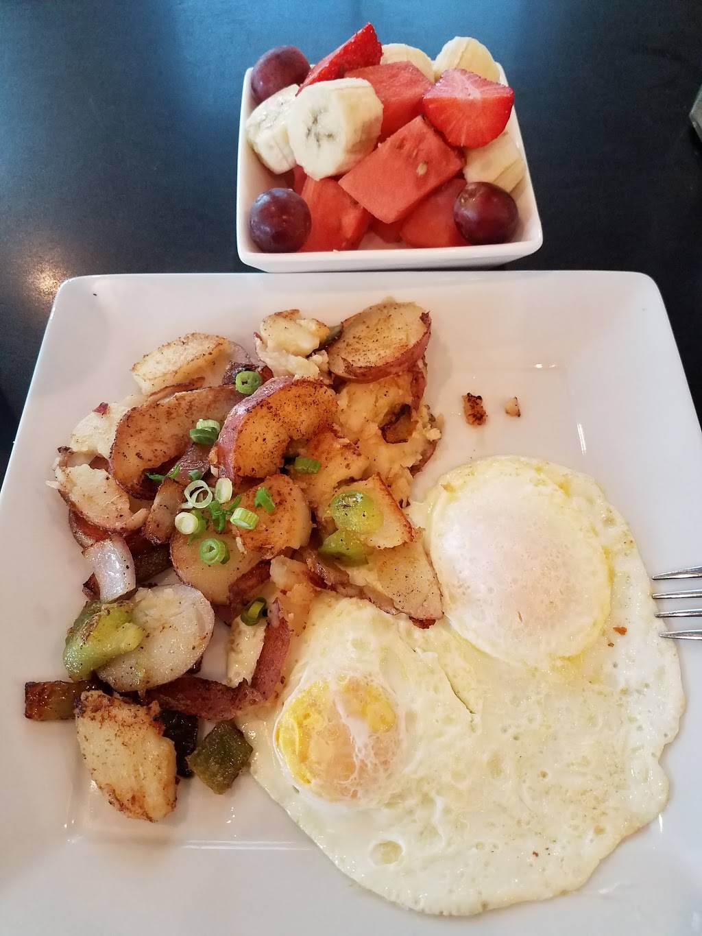 Chocos Diner | restaurant | 217 W Winton Ave, Hayward, CA 94544, USA | 5104703664 OR +1 510-470-3664