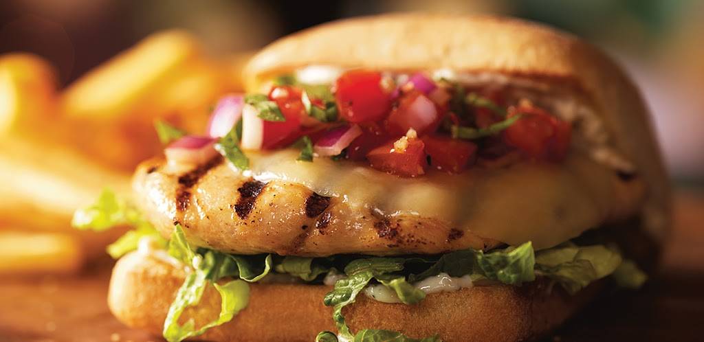 Red Robin Gourmet Burgers and Brews | restaurant | 15780 Hall Rd, Clinton Twp, MI 48038, USA | 5862869236 OR +1 586-286-9236