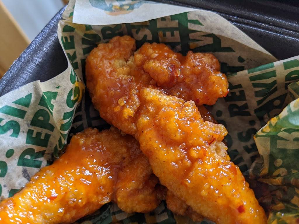 Wingstop | restaurant | 5300 S Dorchester Ave, Chicago, IL 60615, USA | 8728135016 OR +1 872-813-5016