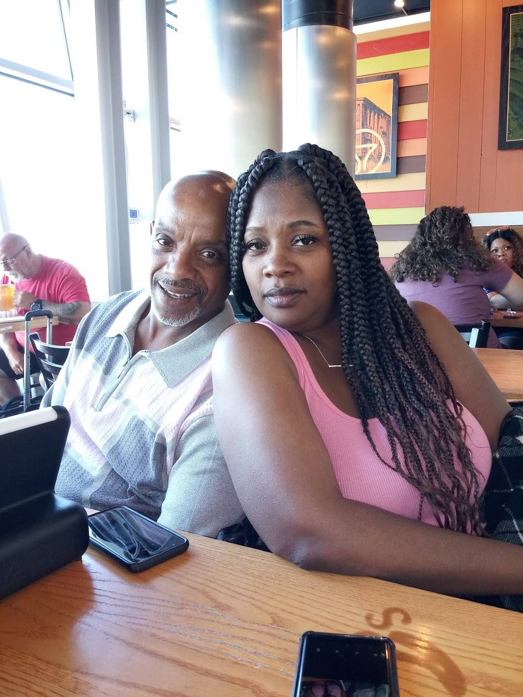 Chilis Grill & Bar | meal takeaway | Terminal 2, Gate E20, St. Louis, MO 63145, USA | 3144293400 OR +1 314-429-3400