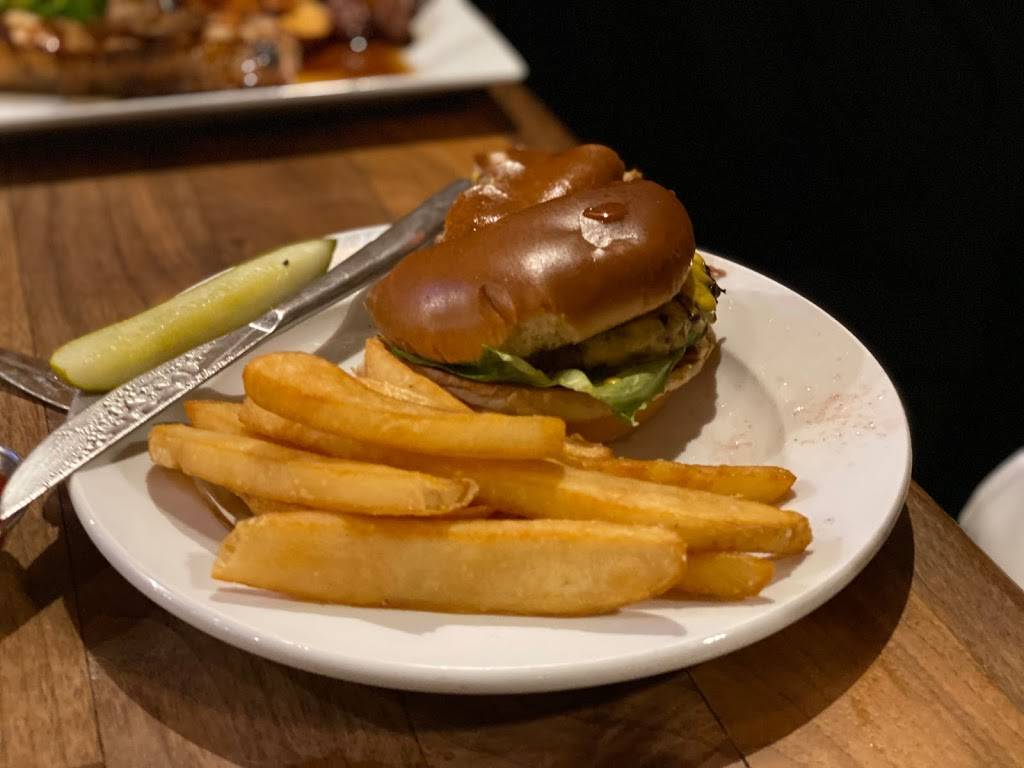 Griggsbys Station | restaurant | 101 W Main St, Greenfield, IN 46140, USA | 3174777217 OR +1 317-477-7217