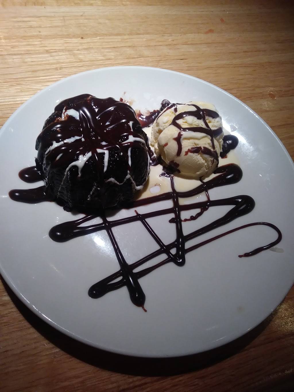 Applebees Grill + Bar | restaurant | 2720 Veterans Road West, Staten Island, NY 10309, USA | 7189431200 OR +1 718-943-1200