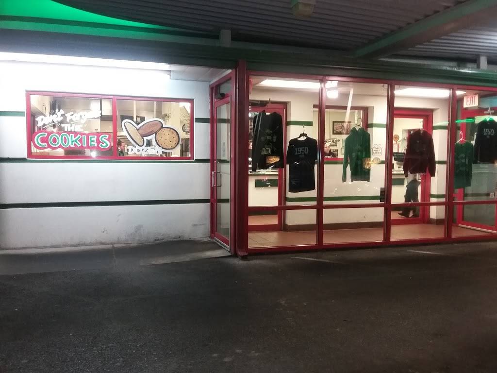 Waynes Drive Inn II | restaurant | 6810 NW Cache Rd, Lawton, OK 73505, USA | 5805369000 OR +1 580-536-9000