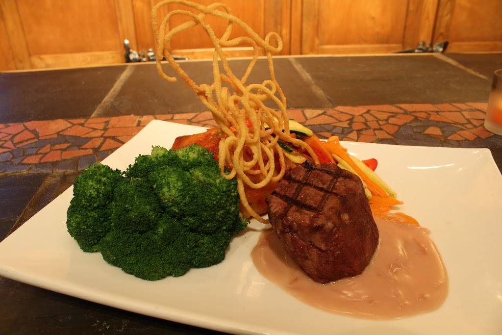 lOlive Rouge | restaurant | 193 Rue Notre Dame E Suite 200, Victoriaville, QC G6P 3Z8, Canada | 8197954492 OR +1 819-795-4492