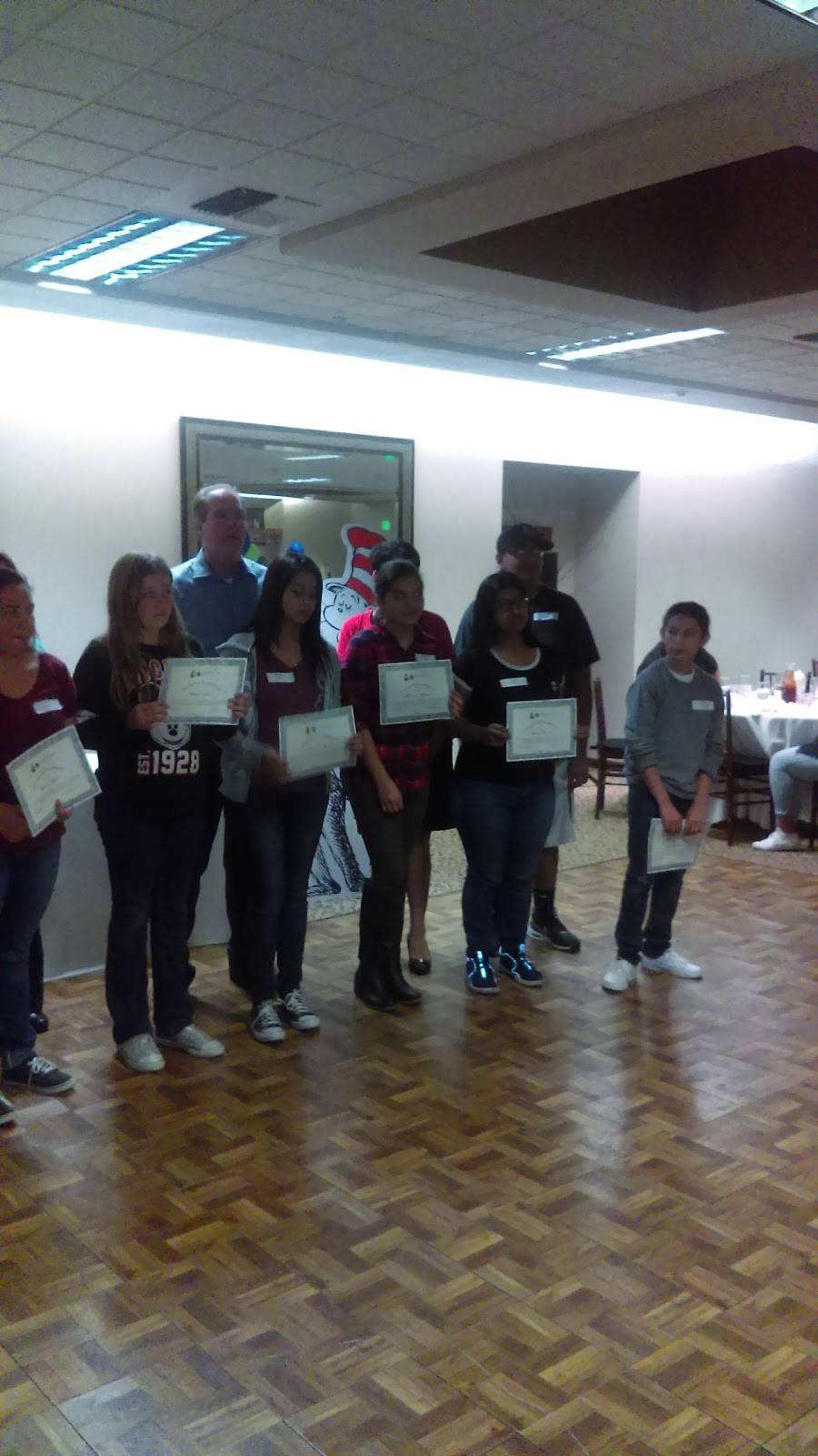 Red Brick Bar & Grill | night club | 153 S Broadway, Turlock, CA 95380, USA | 2096671561 OR +1 209-667-1561