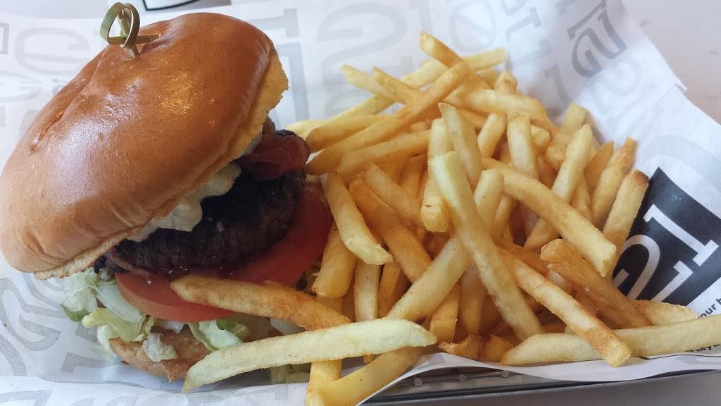 Burger 21 Westchase | restaurant | 9664 W Linebaugh Ave, Tampa, FL 33626, USA | 8134755921 OR +1 813-475-5921