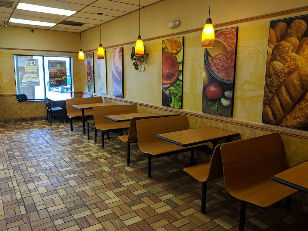 Subway | restaurant | 4020 Pontoon Rd, Pontoon Beach, IL 62040, USA | 6189313414 OR +1 618-931-3414