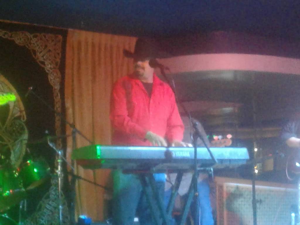 Capri Bar and Grill | restaurant | 18690 CA-88, Lockeford, CA 95237, USA | 2097275533 OR +1 209-727-5533