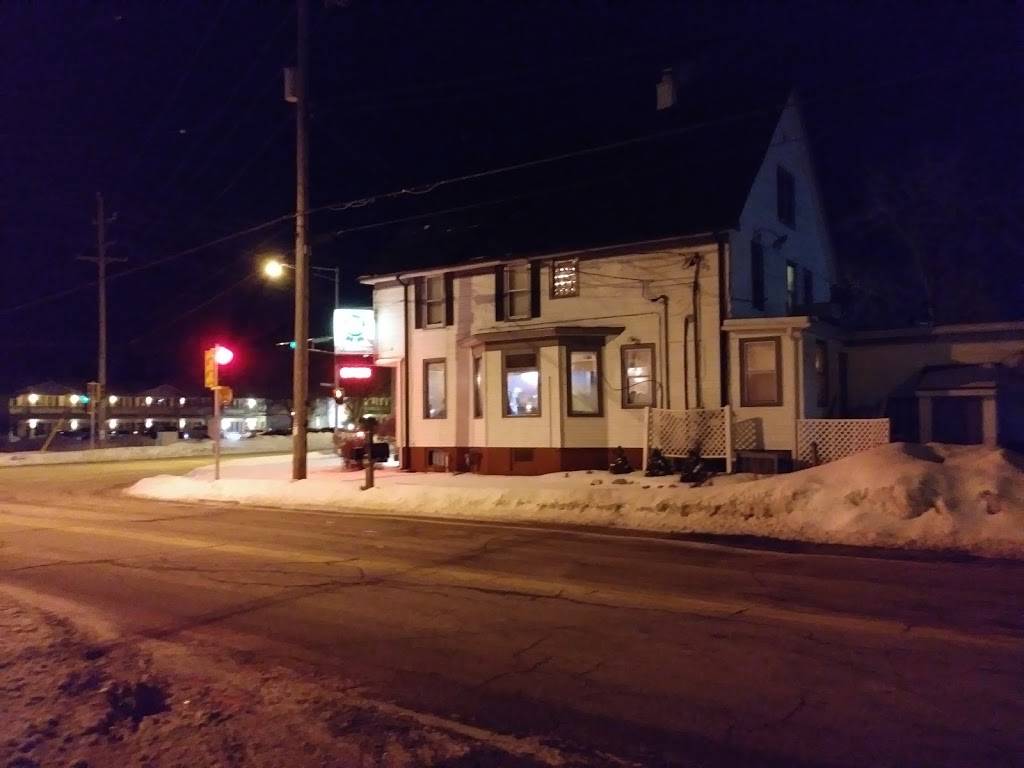 Ferrantes Restaurant & Signature Catering | restaurant | 10404 N Port Washington Rd, Mequon, WI 53092, USA | 2622415420 OR +1 262-241-5420