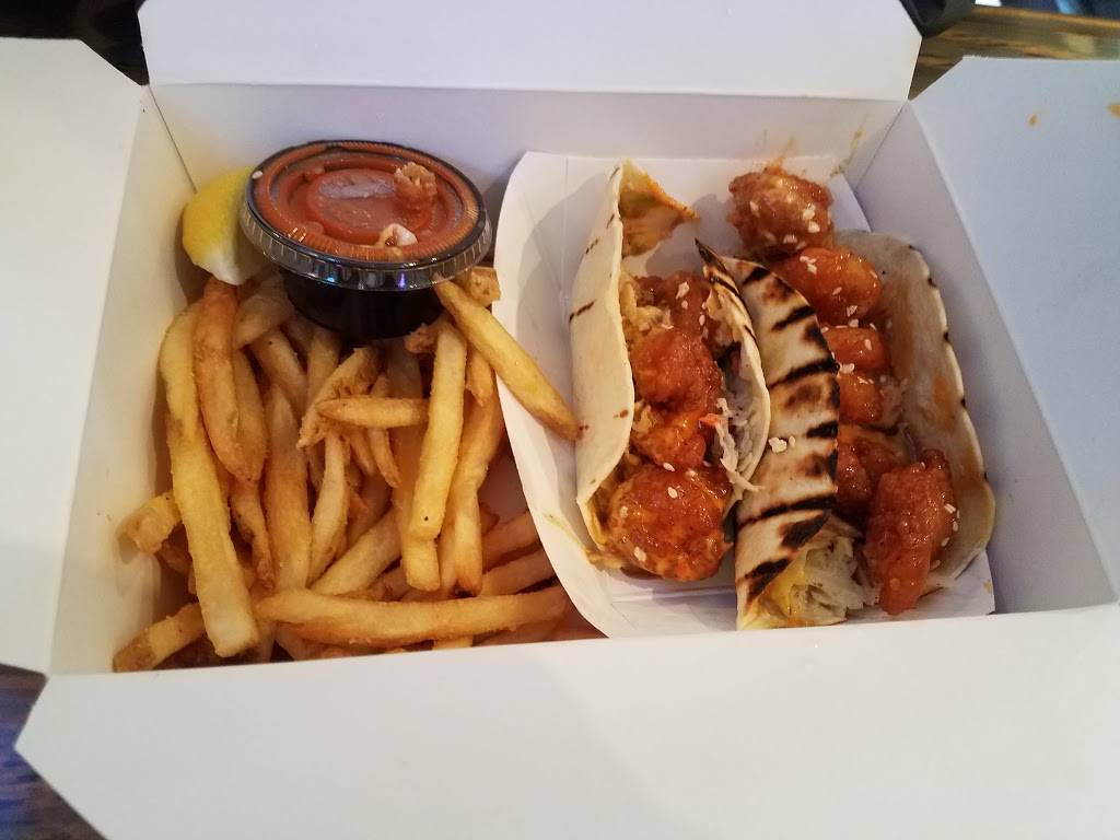 Hurricane Grill & Wings | restaurant | 496 County Rd 111 Ste 2, Manorville, NY 11949, USA | 6312819464 OR +1 631-281-9464