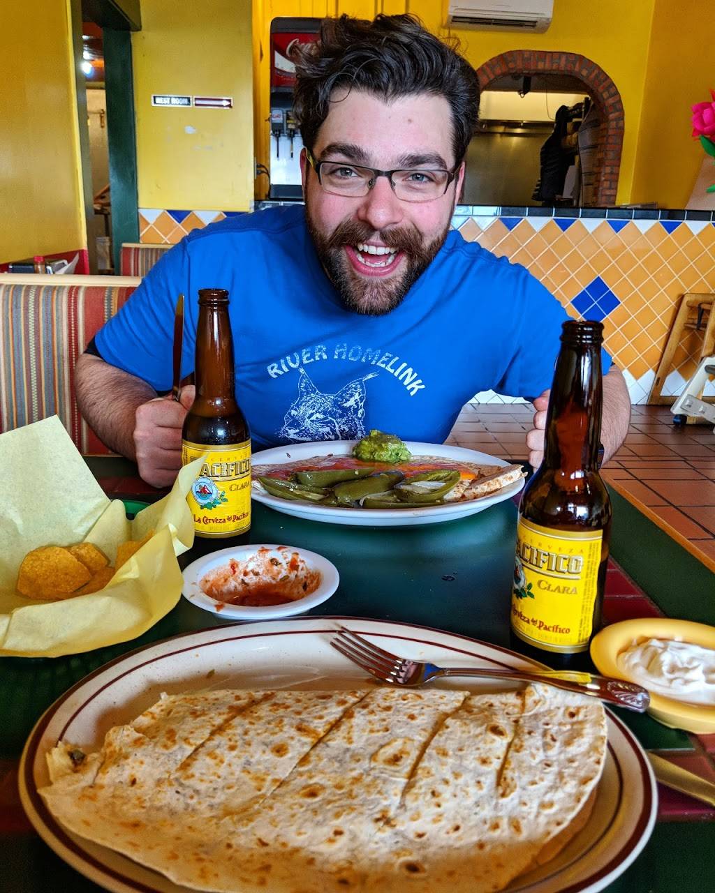 Tacos y Mariscos El Tiburon | restaurant | 1622 SW Roxbury St, Seattle, WA 98106, USA | 2065960827 OR +1 206-596-0827