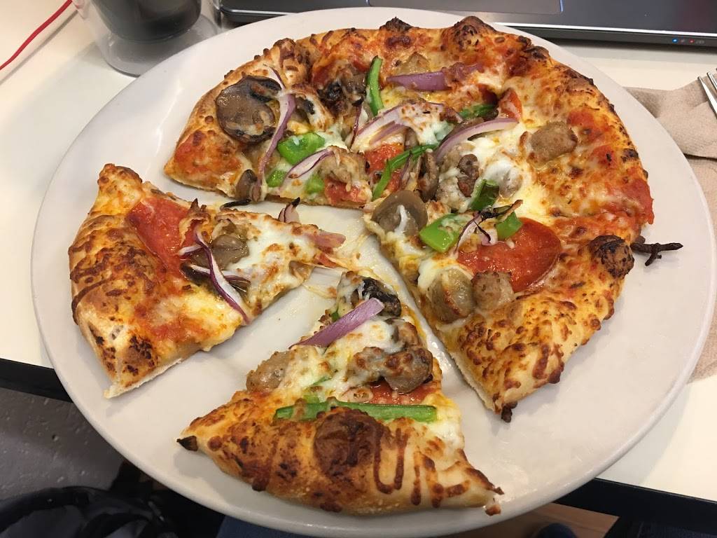 The Loop Pizza Grill | restaurant | Bryan University Center, 125 Science Dr, Durham, NC 27710, USA | 9196608888 OR +1 919-660-8888