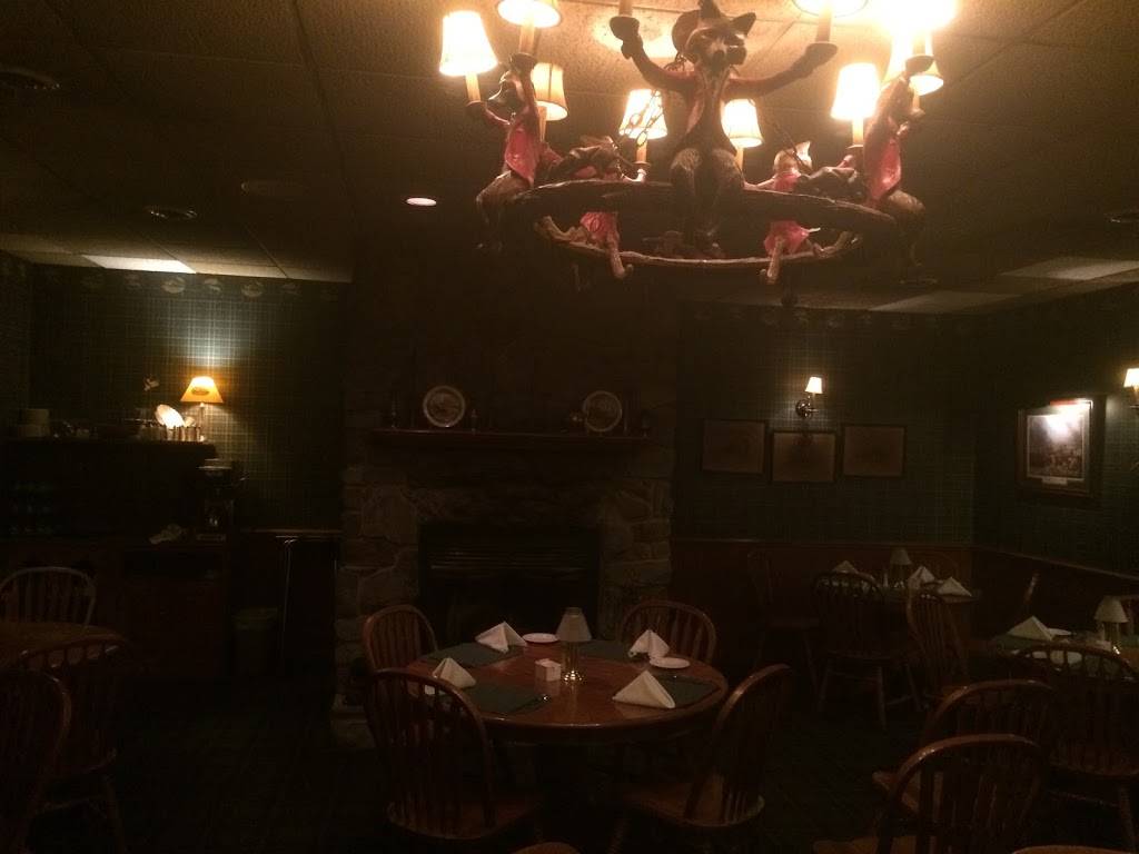 Huntergreen Inn & Pub | restaurant | 319 E Broad St, Raymond, IL 62560, USA | 2172293683 OR +1 217-229-3683