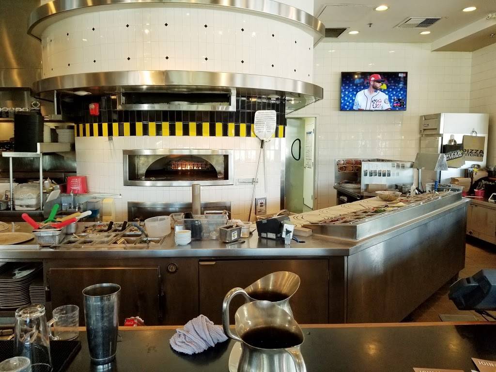 California Pizza Kitchen | restaurant | 10590 Old Olive St, Creve Coeur, MO 63141, USA | 3145677835 OR +1 314-567-7835