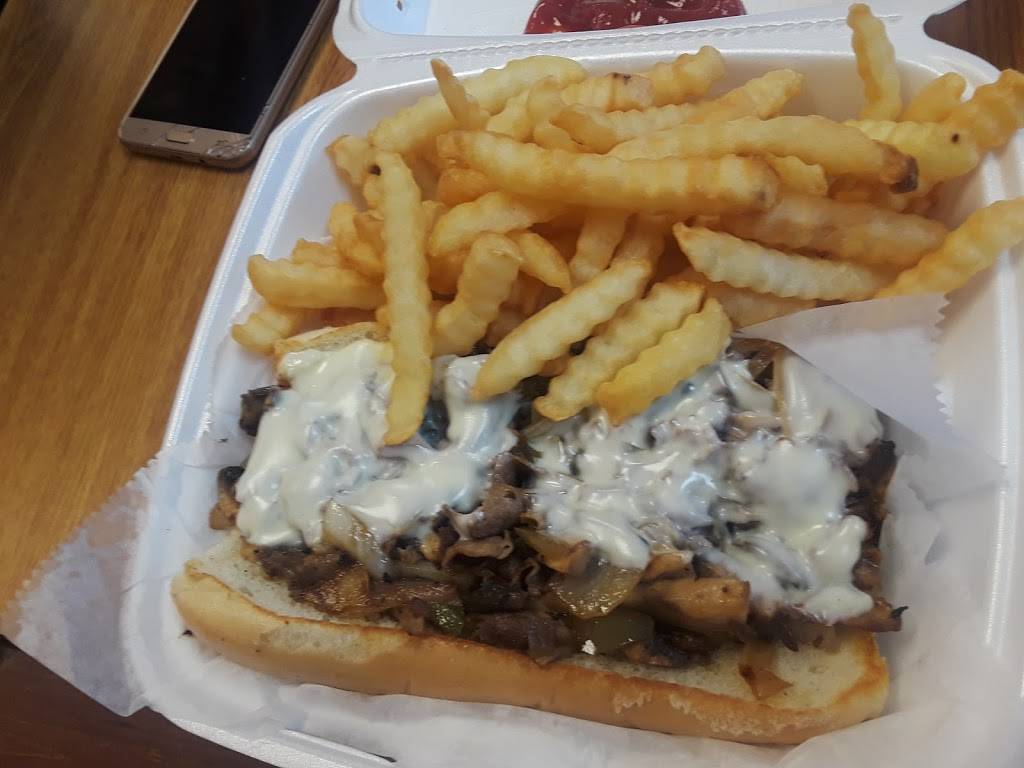 American Deli | restaurant | 1900 E Victory Dr #15,16, Savannah, GA 31404, USA | 9122326900 OR +1 912-232-6900