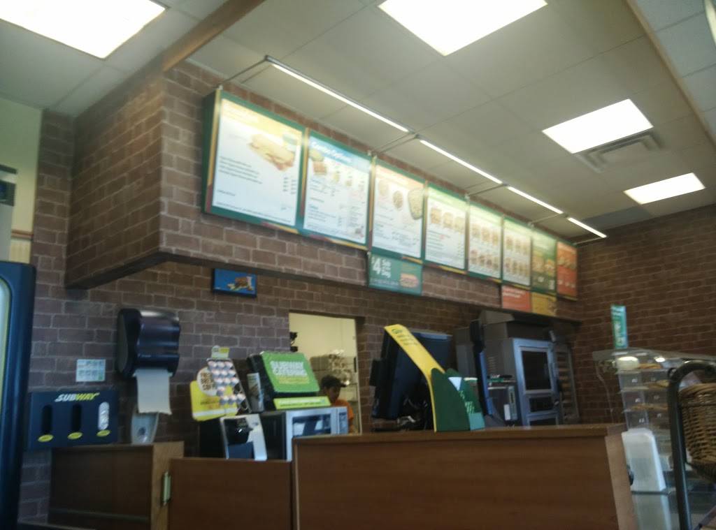 Subway | restaurant | 2855 Derry Rd E Unit 101, Mississauga, ON L4T 4H3, Canada | 9056788822 OR +1 905-678-8822