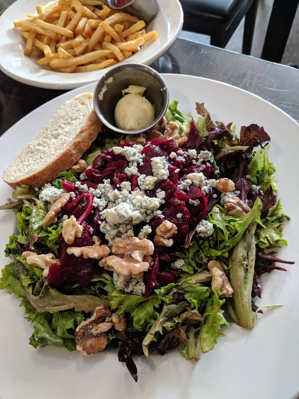 Moonrakers | restaurant | 126 E Washington St, Iowa City, IA 52240, USA | 3198871909 OR +1 319-887-1909