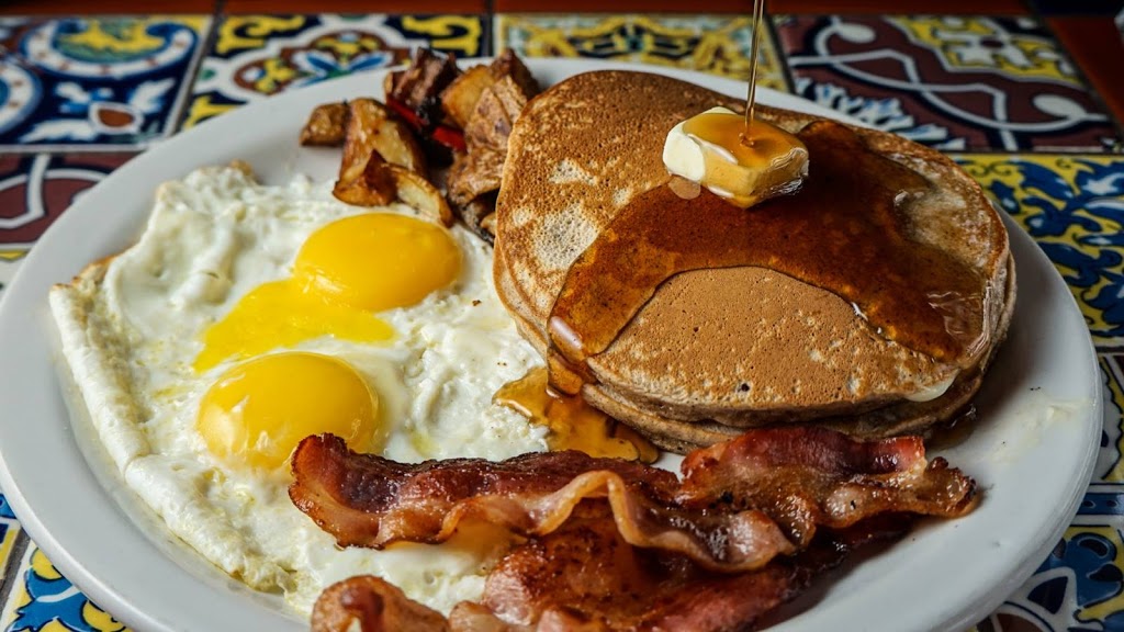 District 7 Grill Eado | restaurant | 1508 Hutchins St, Houston, TX 77003, USA | 7132254950 OR +1 713-225-4950