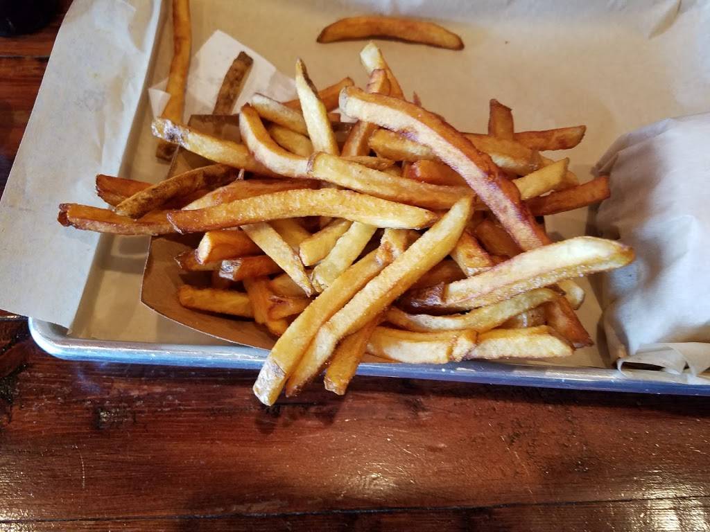 The Sear Shack Burgers and Fries | restaurant | 875 W Poplar Ave Suite 6, Collierville, TN 38017, USA | 9018614100 OR +1 901-861-4100