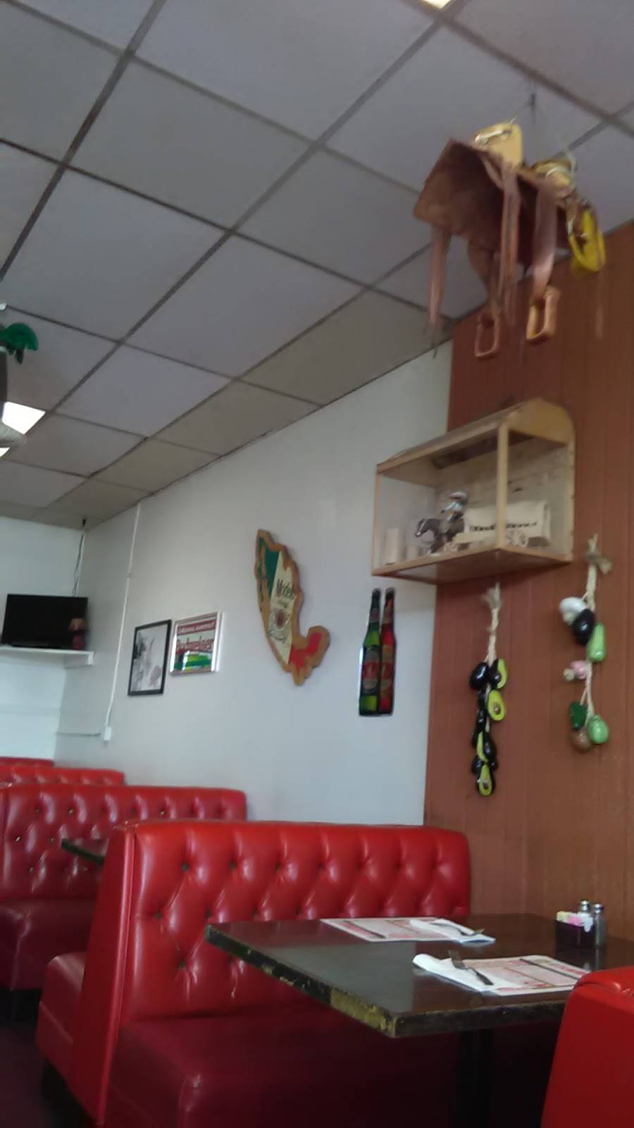 Los Chiles Mexican Restaurant | restaurant | 17051 E Ave O, Palmdale, CA 93591, USA | 6612642975 OR +1 661-264-2975