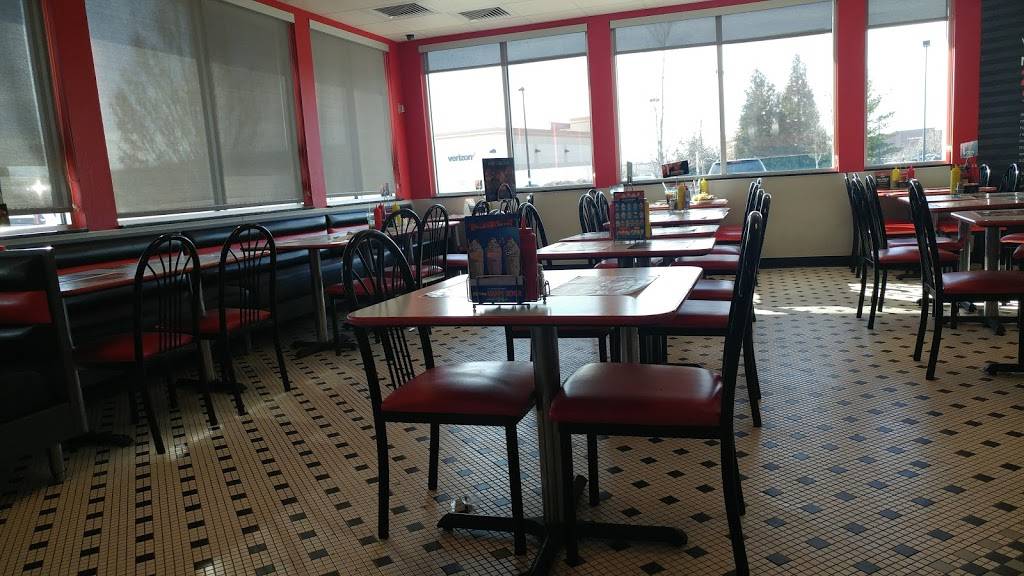 Steak n Shake | restaurant | 835 Robert Raymond Dr, Lake St Louis, MO 63367, USA | 6366251820 OR +1 636-625-1820