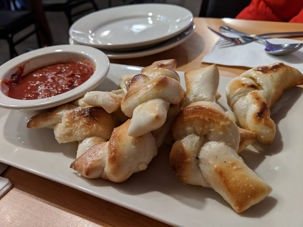 Dianes Villa Nova | restaurant | 5 Brimfield Rd, Holland, MA 01521, USA | 4132459090 OR +1 413-245-9090