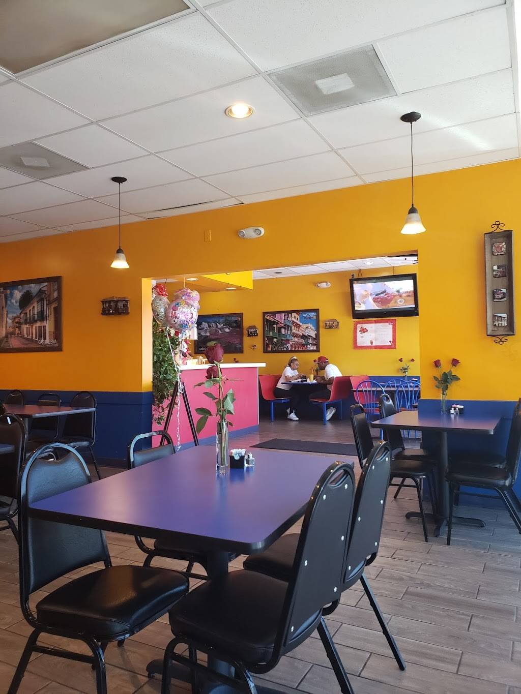 Monos Colombian Restaurant | restaurant | 7330 Southwest Fwy, Houston, TX 77074, USA | 7137731996 OR +1 713-773-1996