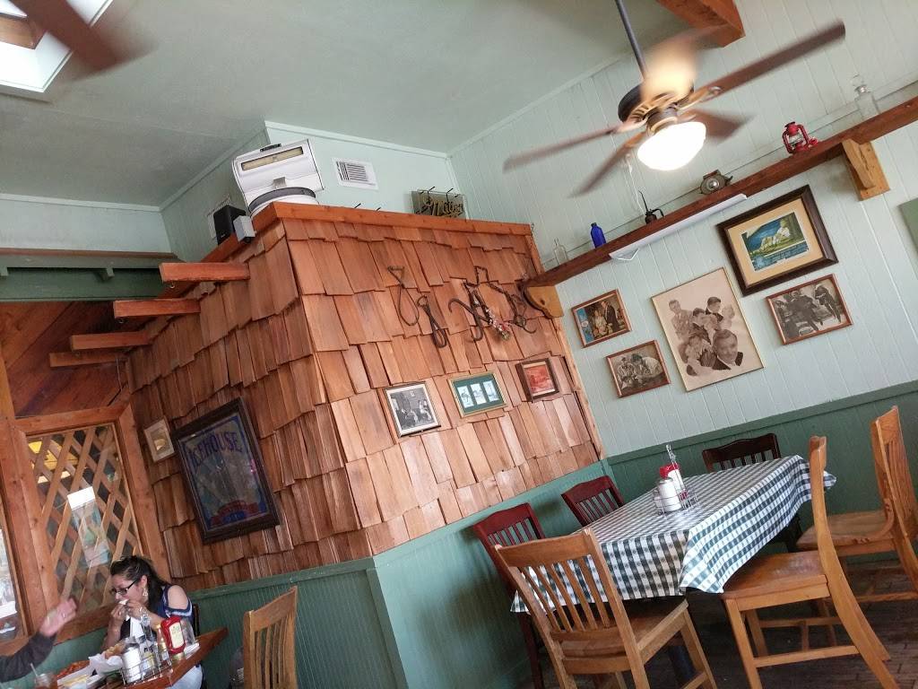 Pats Place | restaurant | 202 S Union Ave, New Braunfels, TX 78130, USA | 8306259070 OR +1 830-625-9070