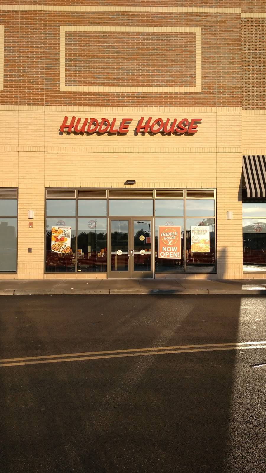 Huddle House | restaurant | 212 Springfield Ave, Newark, NJ 07103, USA | 9738021808 OR +1 973-802-1808