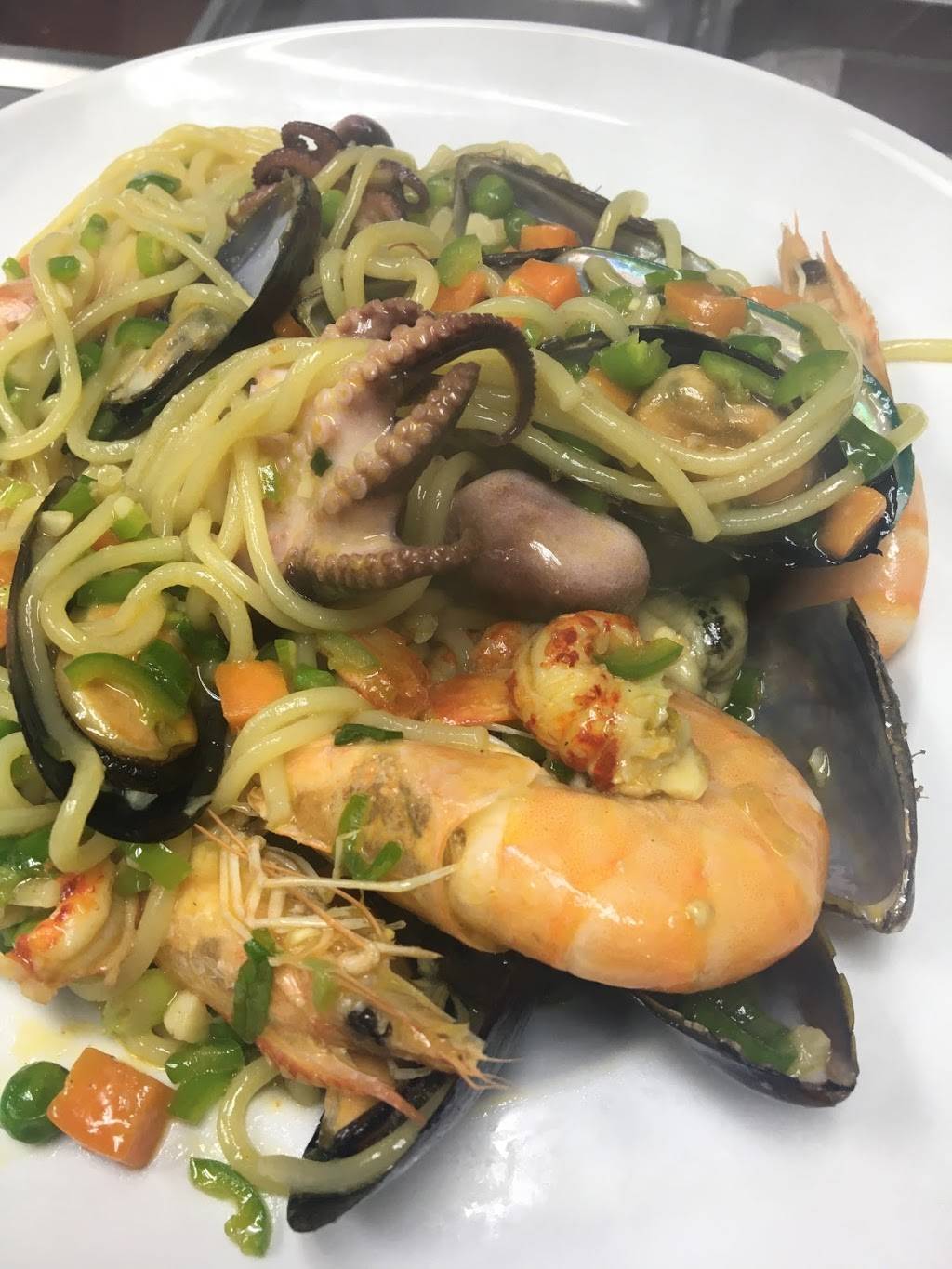 Crab King Seafood & Burgers | restaurant | 1325 Interstate 20 W Suite 121, Arlington, TX 76015, USA | 8174229036 OR +1 817-422-9036