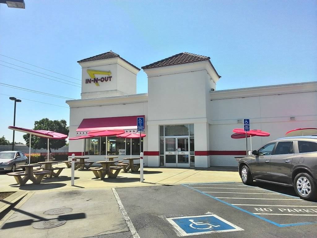 In-N-Out Burger | restaurant | 2131 County Center Dr, Santa Rosa, CA 95403, USA | 8007861000 OR +1 800-786-1000