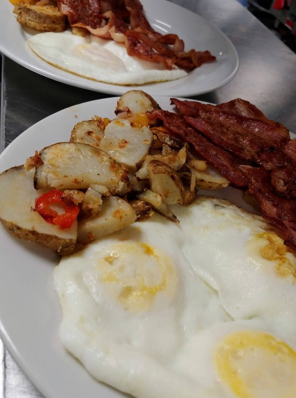 The Diner Bistro | restaurant | 310 Main St W, Grimsby, ON L3M 1S6, Canada | 2892358474 OR +1 289-235-8474