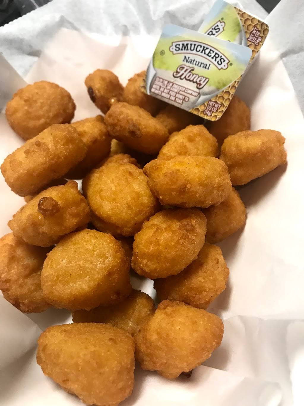 Mo Fish | cafe | 2403 Nash Blvd #1, Council Bluffs, IA 51501, USA | 7122564000 OR +1 712-256-4000