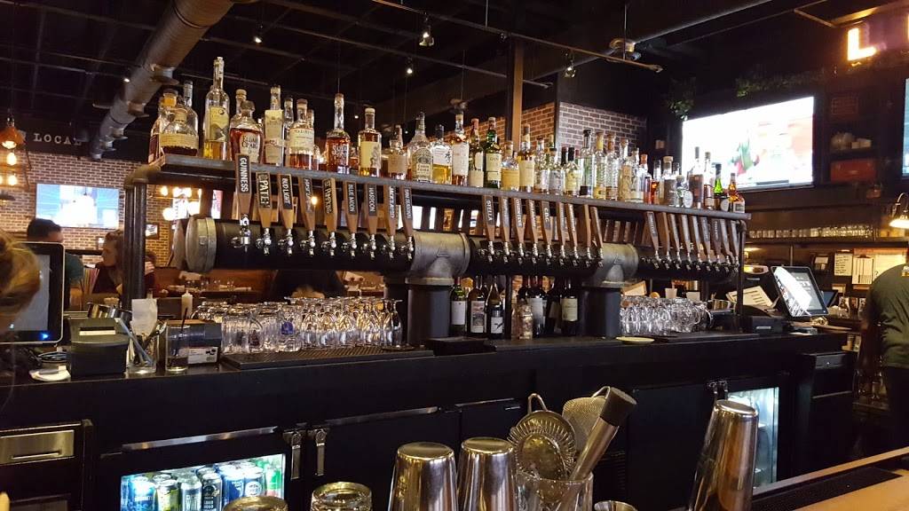 Lucys American Tavern | restaurant | 13 Granite Ave, Dorchester, MA 02124, USA | 6173266677 OR +1 617-326-6677