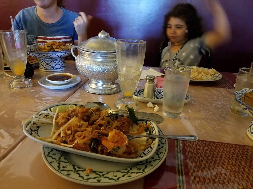 Thai Kitchen | restaurant | 122 N 11th Ave, Hanford, CA 93230, USA | 5595831212 OR +1 559-583-1212