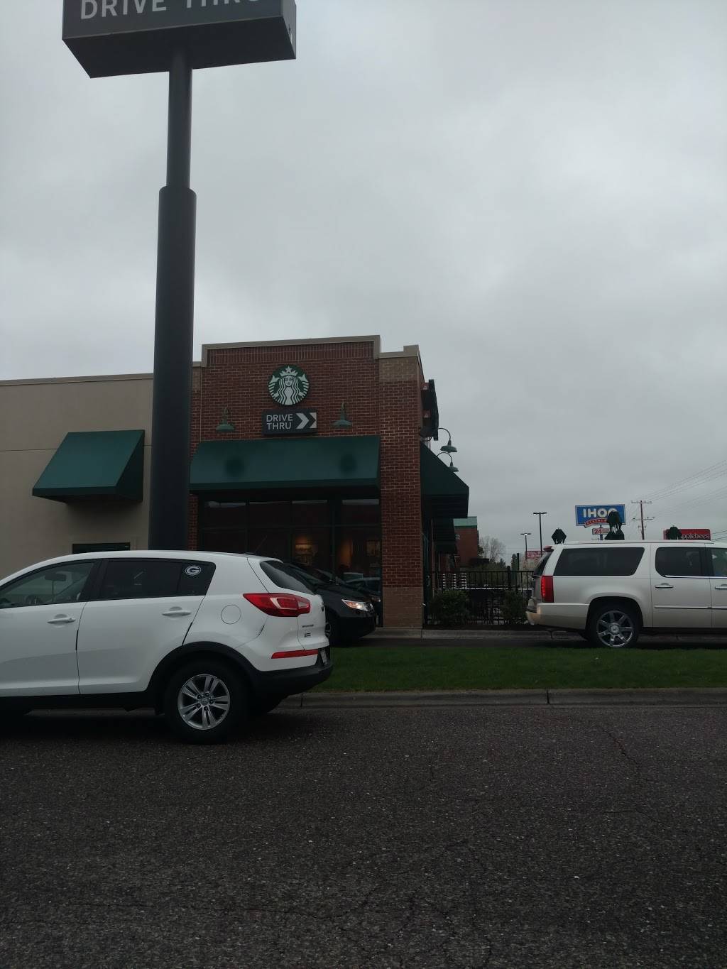 Starbucks | cafe | 320 State Hwy 13, Wisconsin Dells, WI 53965, USA | 6082537507 OR +1 608-253-7507