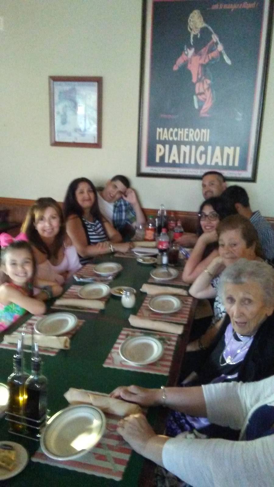 Vittorios Pizza | restaurant | 21 Cedar Swamp Rd, Glen Cove, NY 11542, USA | 5167597510 OR +1 516-759-7510