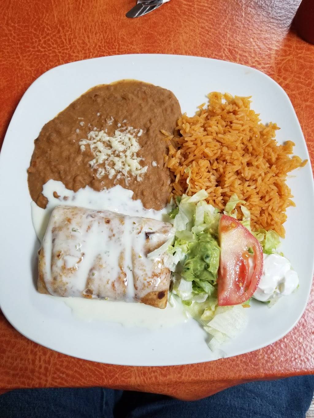 Medinas | restaurant | 302 W St John St, Girard, KS 66743, USA | 6207246364 OR +1 620-724-6364