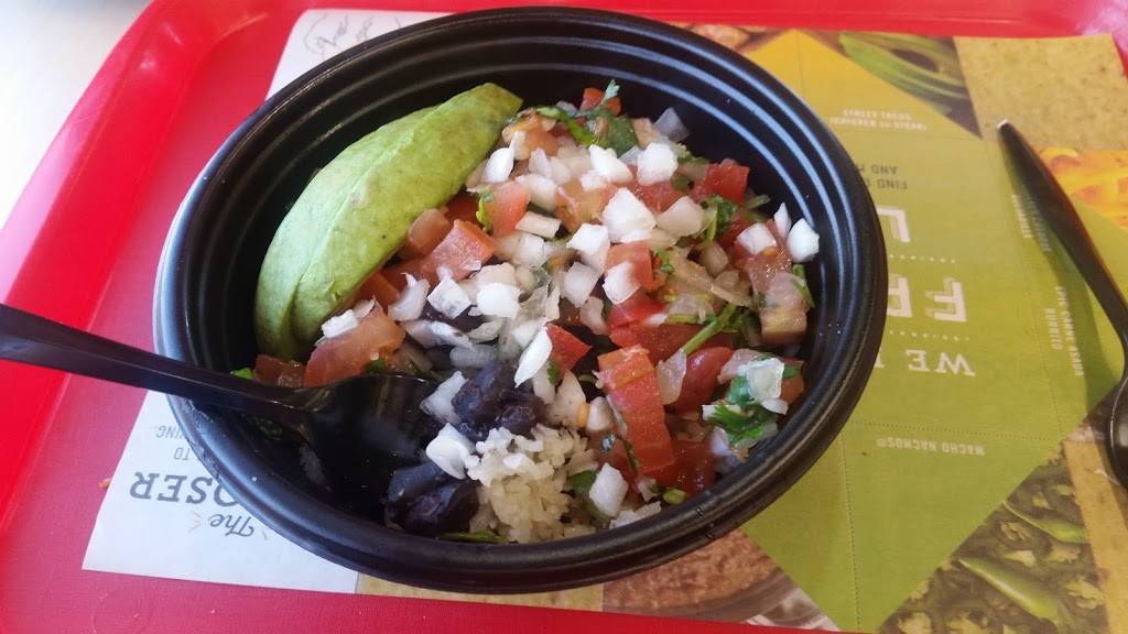 Del Taco | meal takeaway | 15229 N 35th Ave, Phoenix, AZ 85023, USA | 6028660590 OR +1 602-866-0590