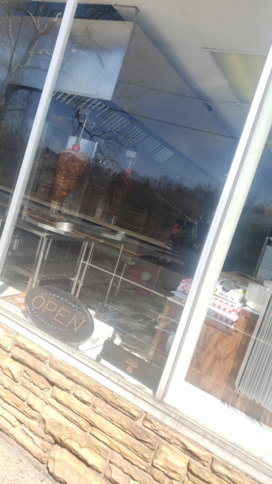 Morava Pizza and Grill | restaurant | 206 Main St, Oakville, CT 06795, USA | 9592094920 OR +1 959-209-4920