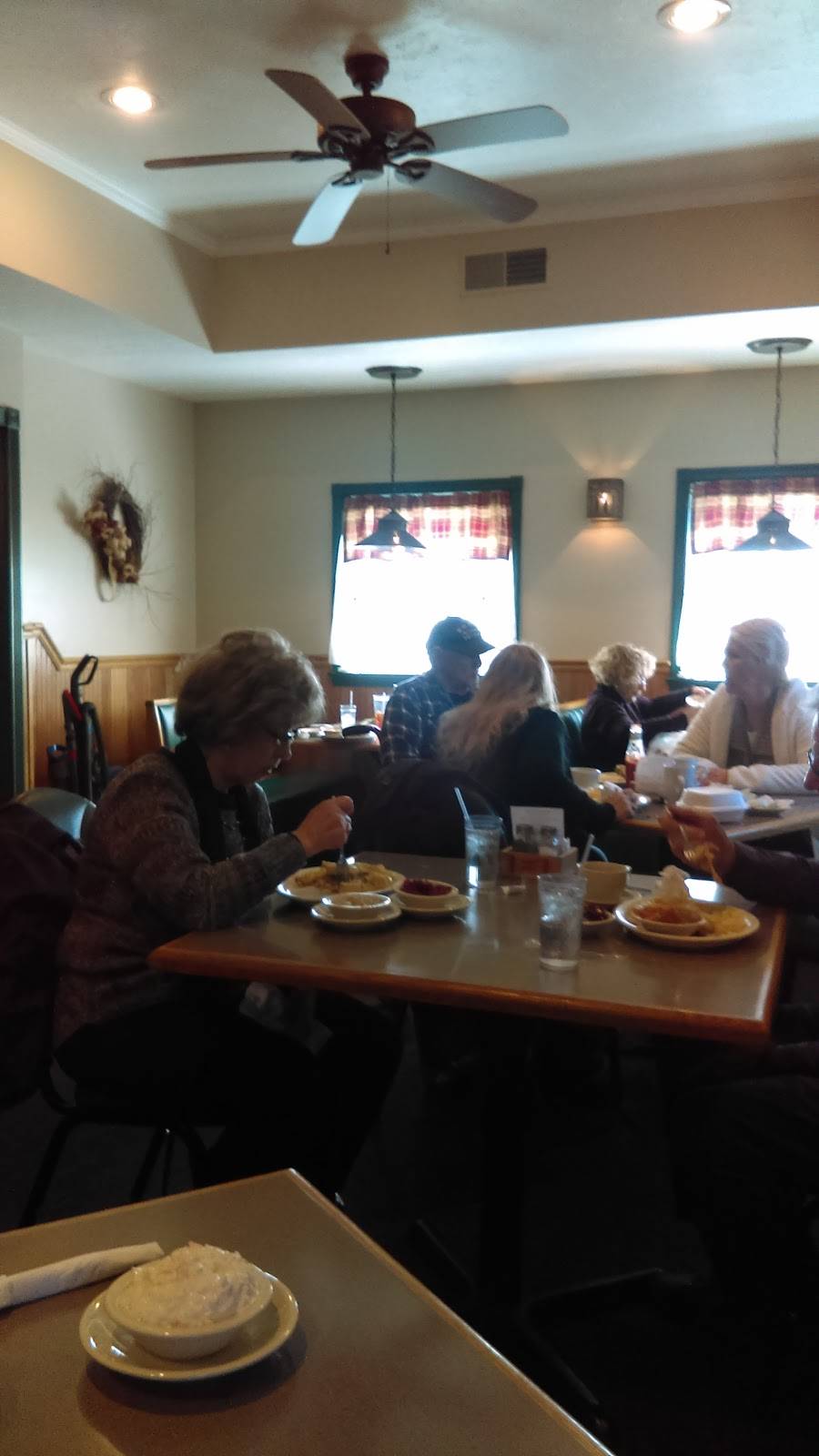 Mary Janes Restaurant | restaurant | 4345 W Market St, York, PA 17408, USA | 7177920796 OR +1 717-792-0796