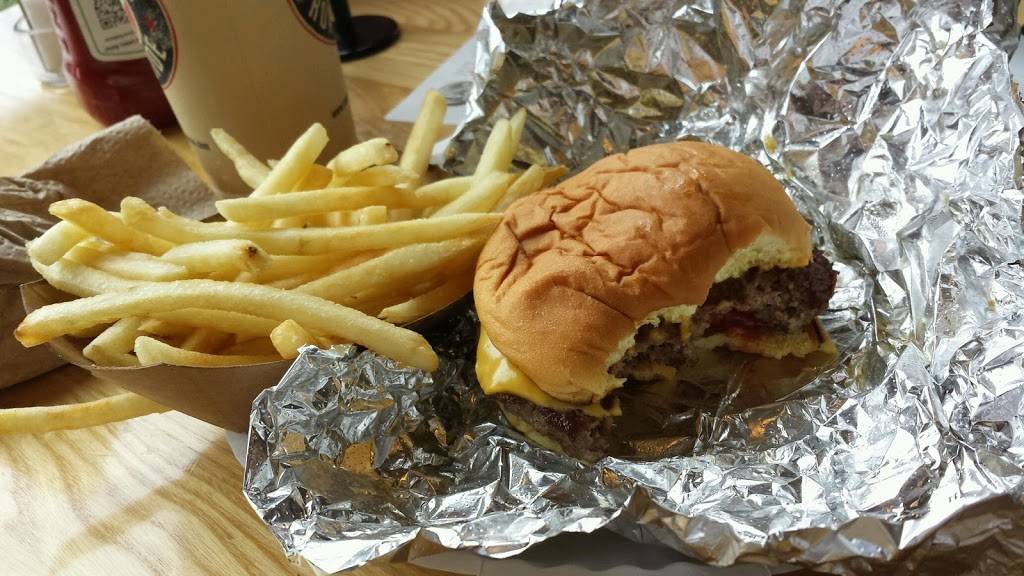 American Roadside Burgers | restaurant | 80 E Main St, Smithtown, NY 11787, USA | 6313829500 OR +1 631-382-9500