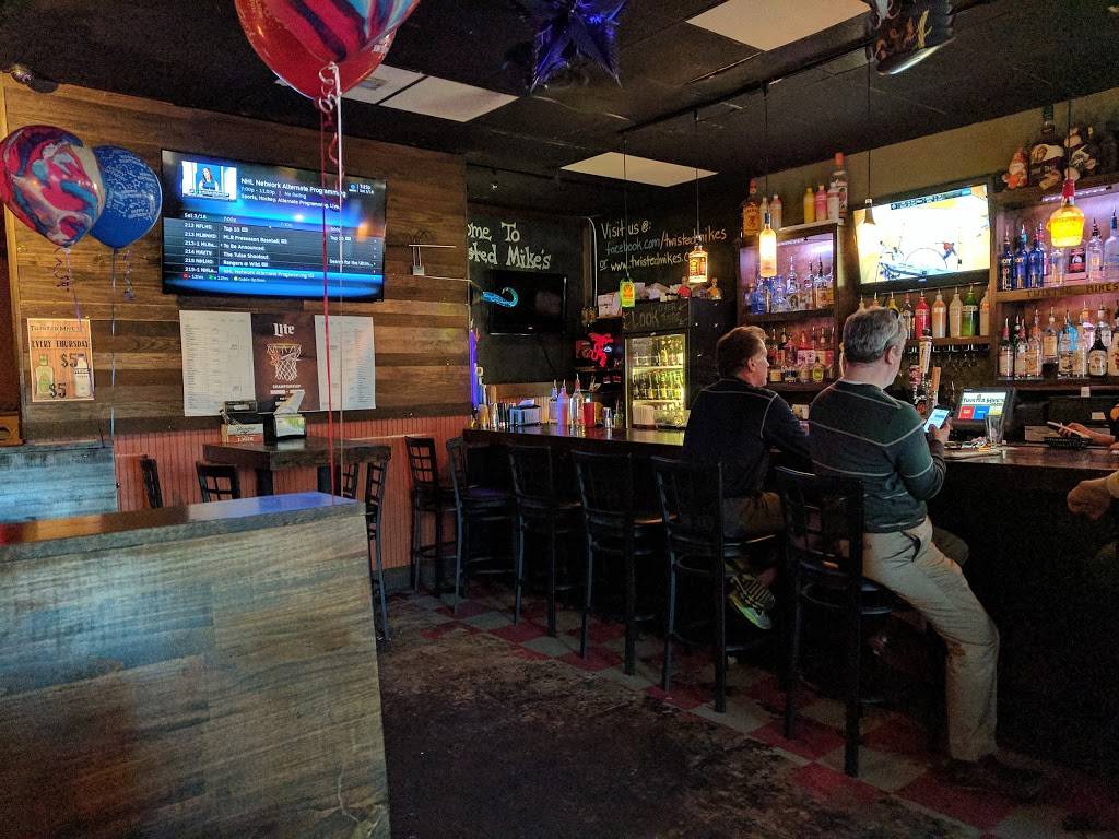 Twisted Mikes Tap Room | restaurant | 7125 Kingston Pike, Knoxville, TN 37919, USA | 8652125619 OR +1 865-212-5619