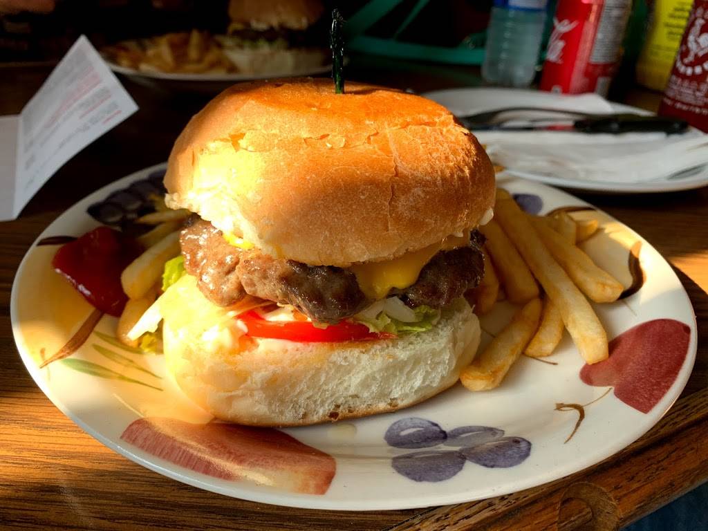 Berinas Specialty Grill & Restaurant | restaurant | 889 Pantera Dr, Mississauga, ON L4W 2R9, Canada | 9052060607 OR +1 905-206-0607