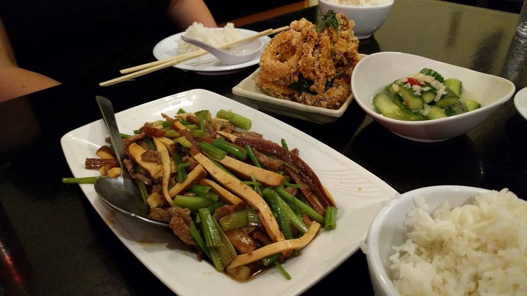 Happy Stony Noodle | restaurant | 83-47 Dongan Ave, Queens, NY 11373, USA | 7183350500 OR +1 718-335-0500